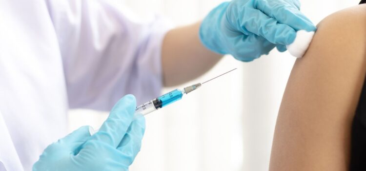 Tiêm Chủng và Miễn dịch Cộng đồng – Tấm lá chắn bảo vệ sức khỏe từ Cá nhân đến Xã hội Tiêm Chủng và Miễn dịch Cộng đồng – Tấm lá chắn bảo vệ sức khỏe từ Cá nhân đến Xã hội